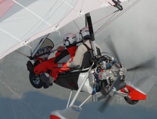  两座 ULM 的首次飞行 